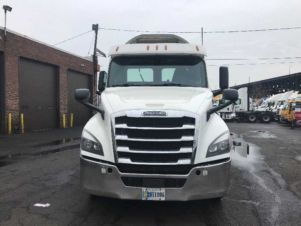 Day Cab Tractor-Heavy Duty Tractors-Freightliner-2020-T12664ST-Kearny-NJ-323,922\n\t\tmiles-$ 68,000 - Image 2