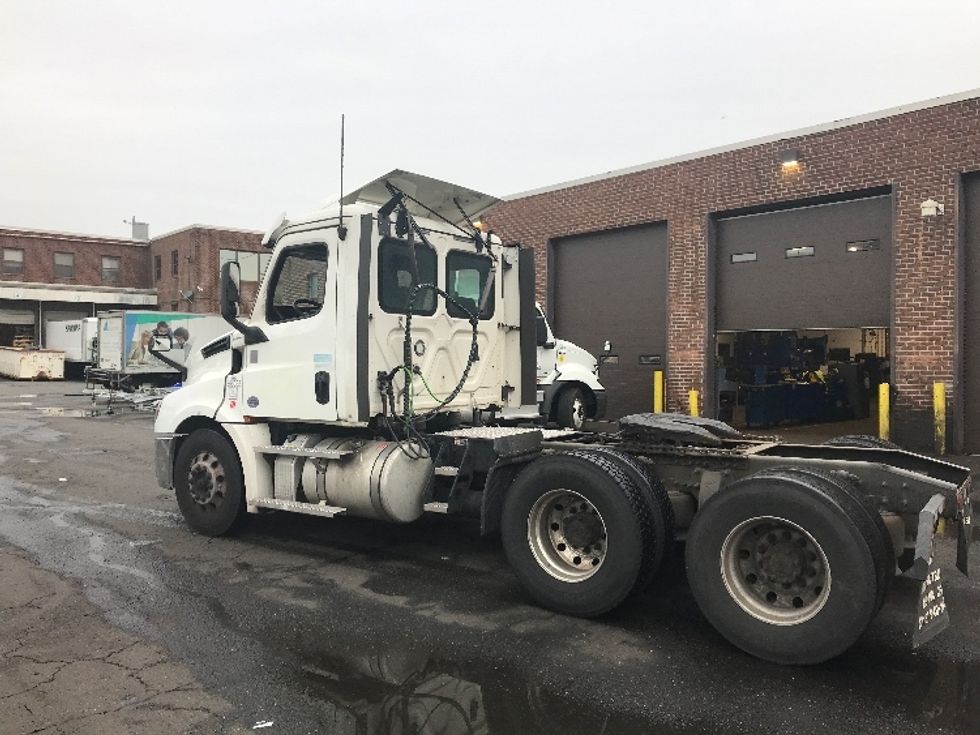 Day Cab Tractor-Heavy Duty Tractors-Freightliner-2020-T12664ST-Kearny-NJ-323,922\n\t\tmiles-$ 68,000 - Image 5