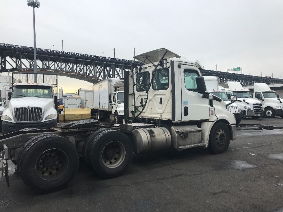 Day Cab Tractor-Heavy Duty Tractors-Freightliner-2020-T12664ST-Kearny-NJ-323,922\n\t\tmiles-$ 68,000 - Image 7