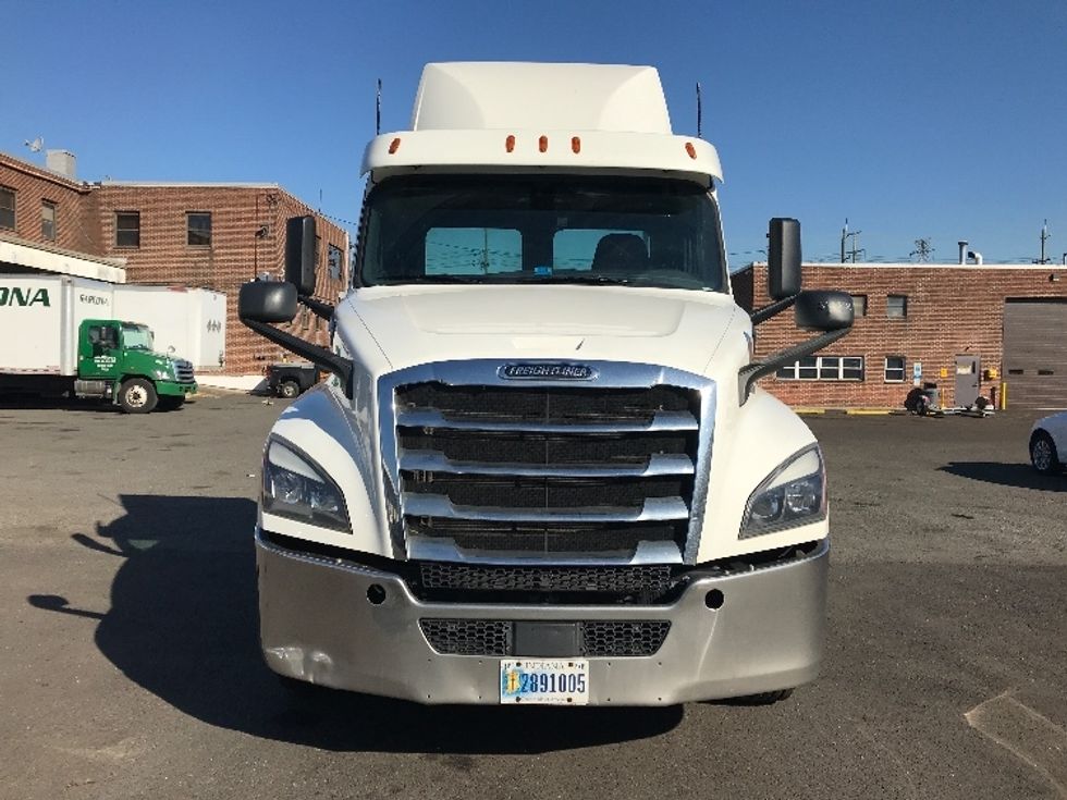 Day Cab Tractor-Heavy Duty Tractors-Freightliner-2020-T12664ST-Kearny-NJ-325,627\n\t\tmiles-$ 68,000 - Image 2