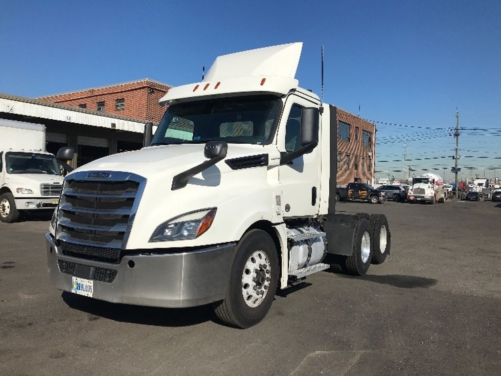 Day Cab Tractor-Heavy Duty Tractors-Freightliner-2020-T12664ST-Kearny-NJ-325,627\n\t\tmiles-$ 68,000 - Image 3