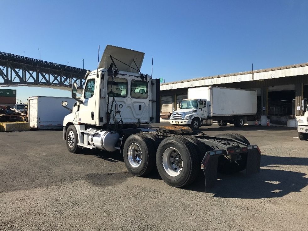 Day Cab Tractor-Heavy Duty Tractors-Freightliner-2020-T12664ST-Kearny-NJ-325,627\n\t\tmiles-$ 68,000 - Image 5