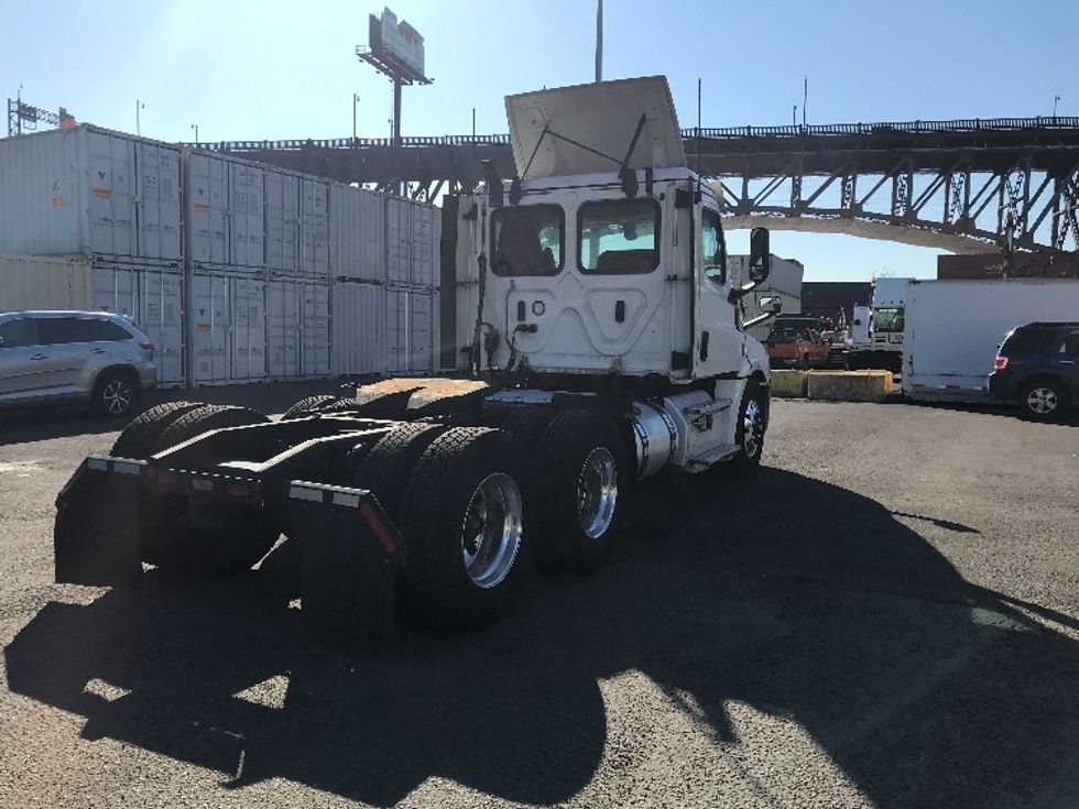 Day Cab Tractor-Heavy Duty Tractors-Freightliner-2020-T12664ST-Kearny-NJ-325,627\n\t\tmiles-$ 68,000 - Image 7