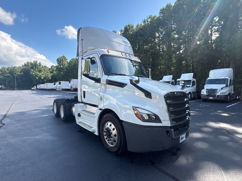 Day Cab Tractor-Heavy Duty Tractors-Freightliner-2020-T12664ST-Kennesaw-GA-746,444\n\t\tmiles-$ 27,750 - Image 1