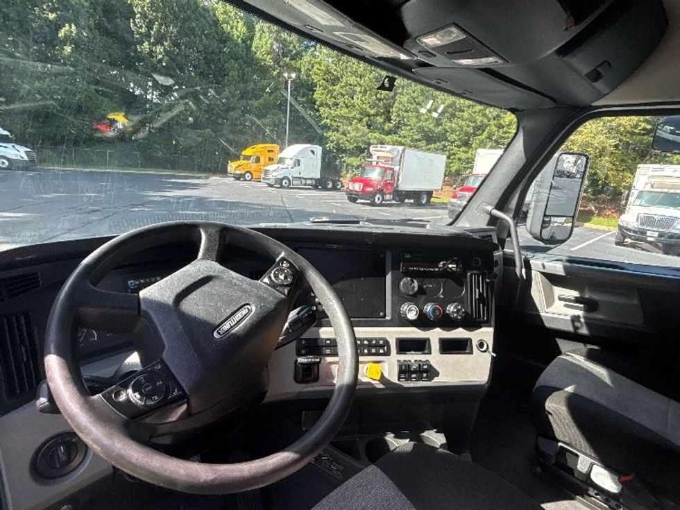 Day Cab Tractor-Heavy Duty Tractors-Freightliner-2020-T12664ST-Kennesaw-GA-746,444\n\t\tmiles-$ 27,750 - Image 10