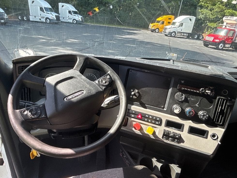 Day Cab Tractor-Heavy Duty Tractors-Freightliner-2020-T12664ST-Kennesaw-GA-746,444\n\t\tmiles-$ 27,750 - Image 11
