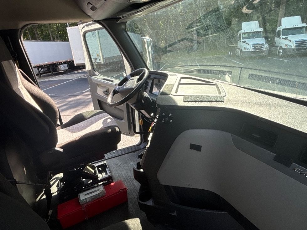 Day Cab Tractor-Heavy Duty Tractors-Freightliner-2020-T12664ST-Kennesaw-GA-746,444\n\t\tmiles-$ 27,750 - Image 14