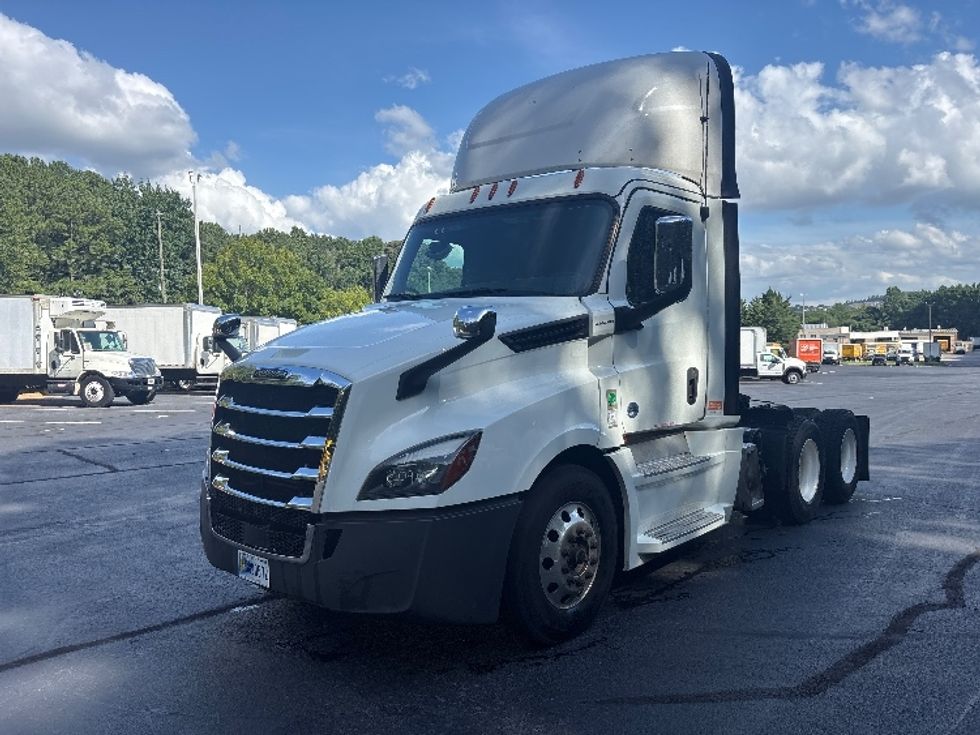 Day Cab Tractor-Heavy Duty Tractors-Freightliner-2020-T12664ST-Kennesaw-GA-746,444\n\t\tmiles-$ 27,750 - Image 3