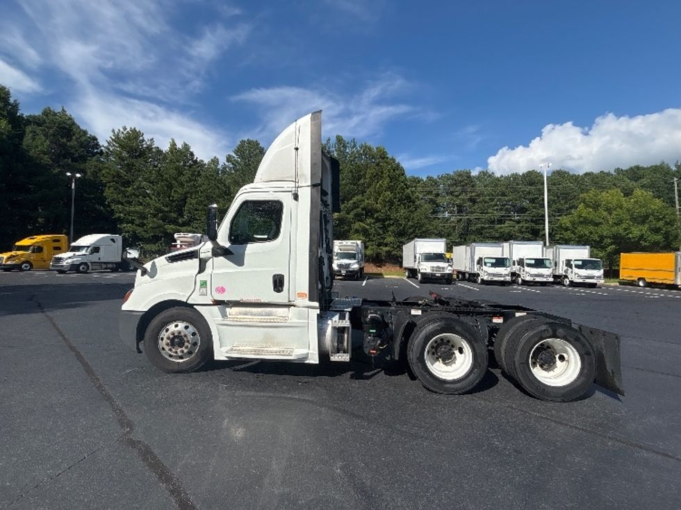 Day Cab Tractor-Heavy Duty Tractors-Freightliner-2020-T12664ST-Kennesaw-GA-746,444\n\t\tmiles-$ 27,750 - Image 4