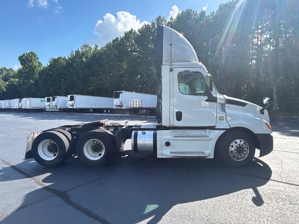 Day Cab Tractor-Heavy Duty Tractors-Freightliner-2020-T12664ST-Kennesaw-GA-746,444\n\t\tmiles-$ 27,750 - Image 8