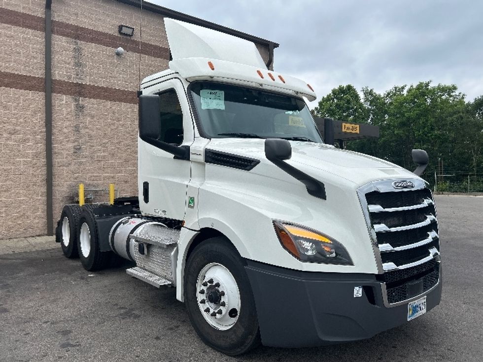 Day Cab Tractor-Heavy Duty Tractors-Freightliner-2020-T12664ST-King Of Prussia-PA-154,894\n\t\tmiles-$ 63,250 - Image 1