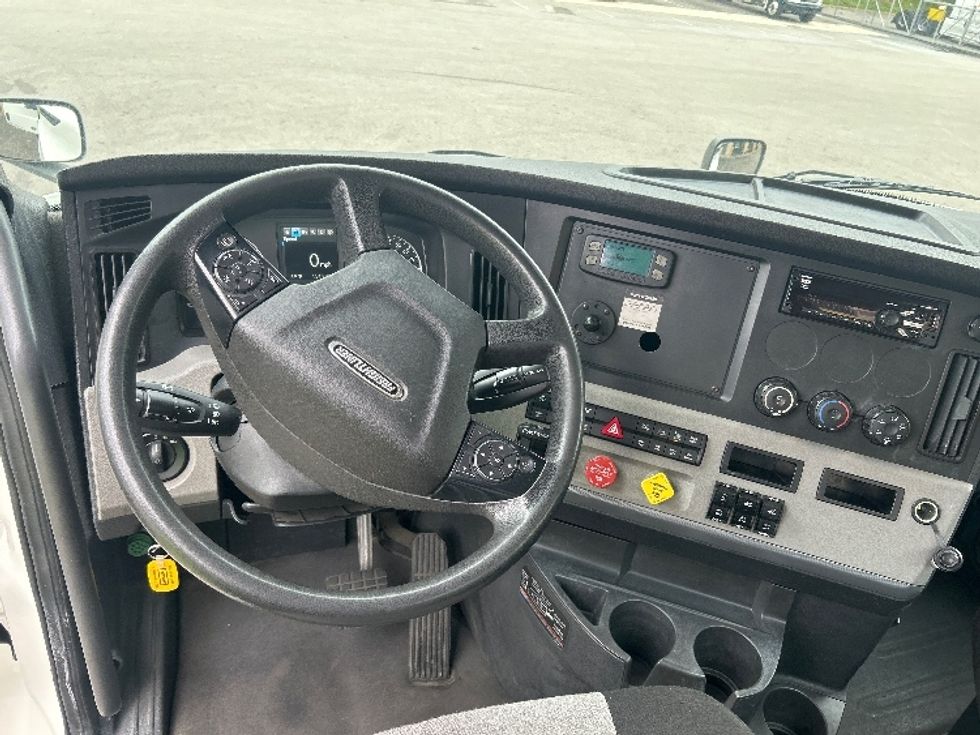 Day Cab Tractor-Heavy Duty Tractors-Freightliner-2020-T12664ST-King Of Prussia-PA-154,894\n\t\tmiles-$ 63,250 - Image 10