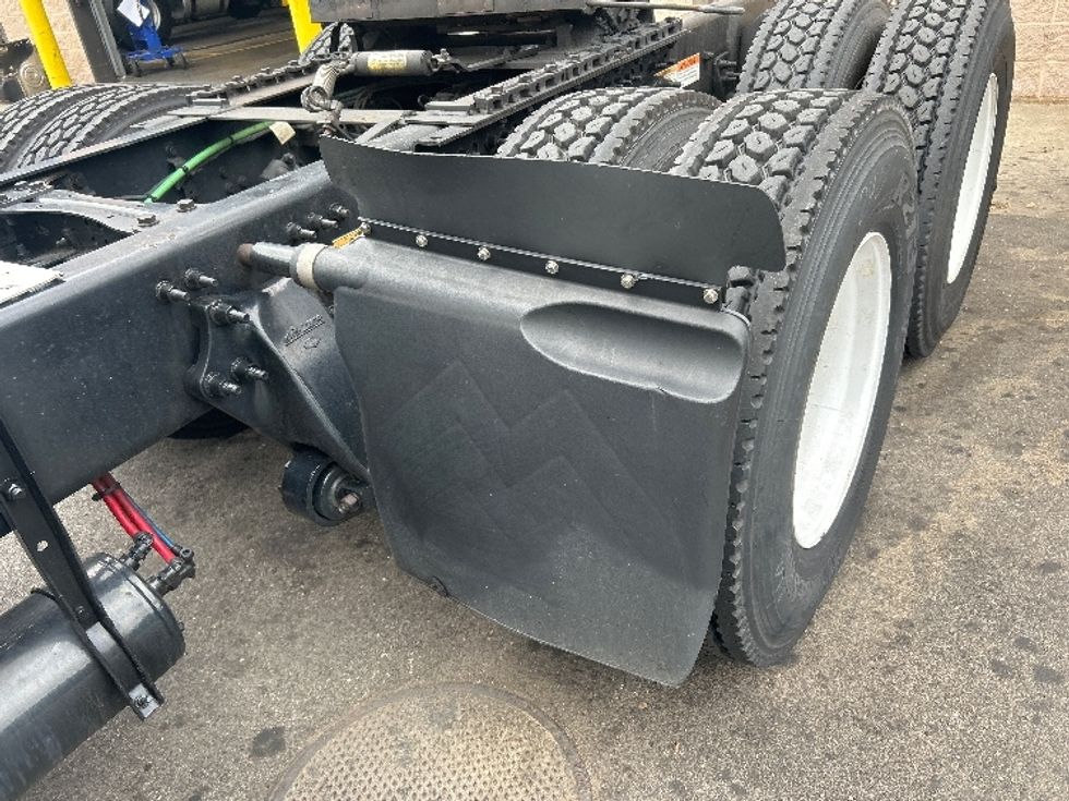 Day Cab Tractor-Heavy Duty Tractors-Freightliner-2020-T12664ST-King Of Prussia-PA-154,894\n\t\tmiles-$ 63,250 - Image 16