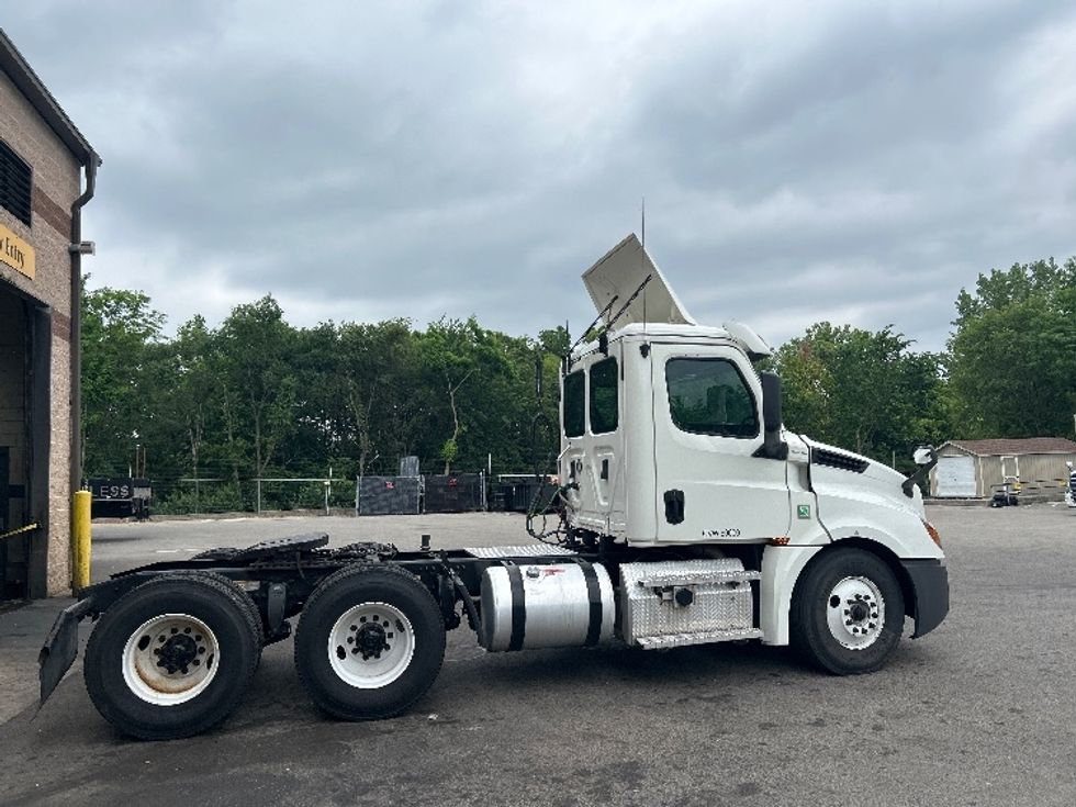 Day Cab Tractor-Heavy Duty Tractors-Freightliner-2020-T12664ST-King Of Prussia-PA-154,894\n\t\tmiles-$ 63,250 - Image 7