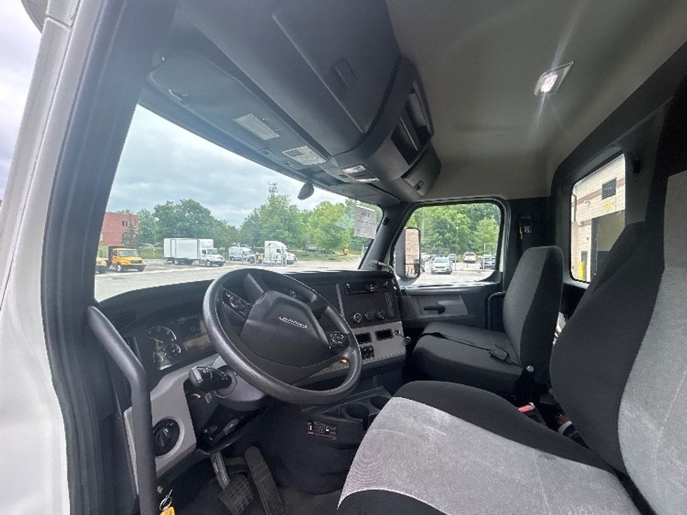 Day Cab Tractor-Heavy Duty Tractors-Freightliner-2020-T12664ST-King Of Prussia-PA-154,894\n\t\tmiles-$ 63,250 - Image 9