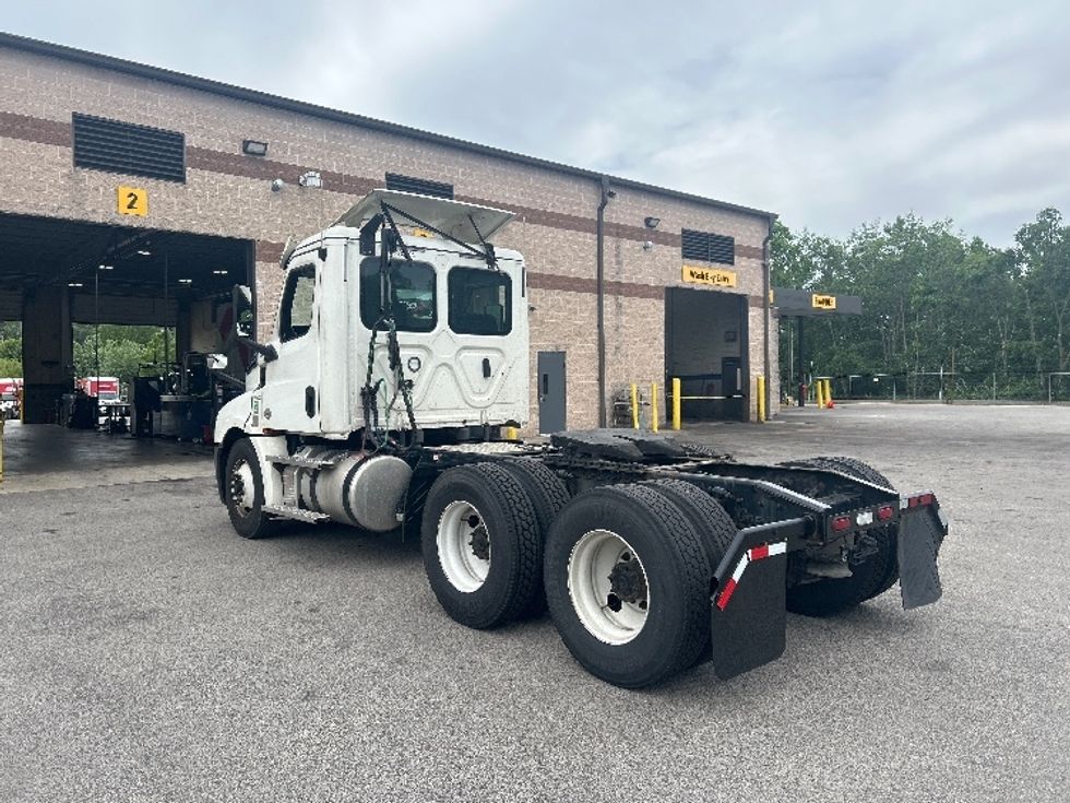 Day Cab Tractor-Heavy Duty Tractors-Freightliner-2020-T12664ST-King Of Prussia-PA-393,724\n\t\tmiles-$ 42,250 - Image 5