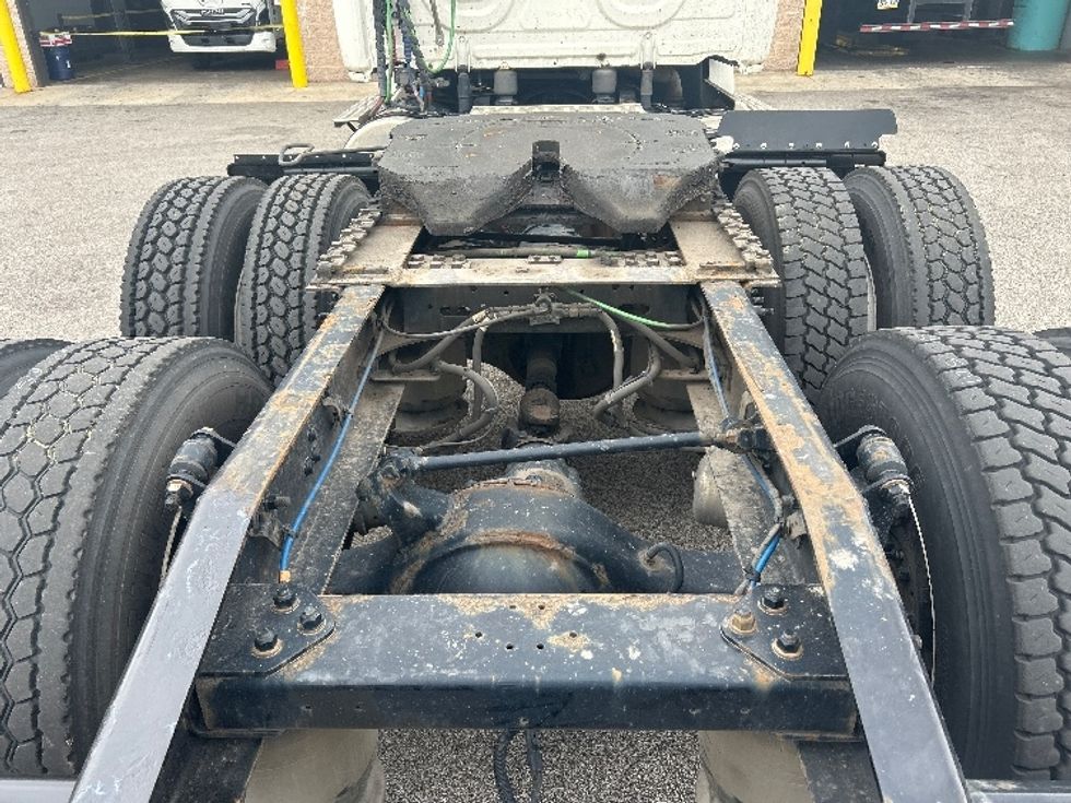 Day Cab Tractor-Heavy Duty Tractors-Freightliner-2020-T12664ST-King Of Prussia-PA-393,724\n\t\tmiles-$ 42,250 - Image 6