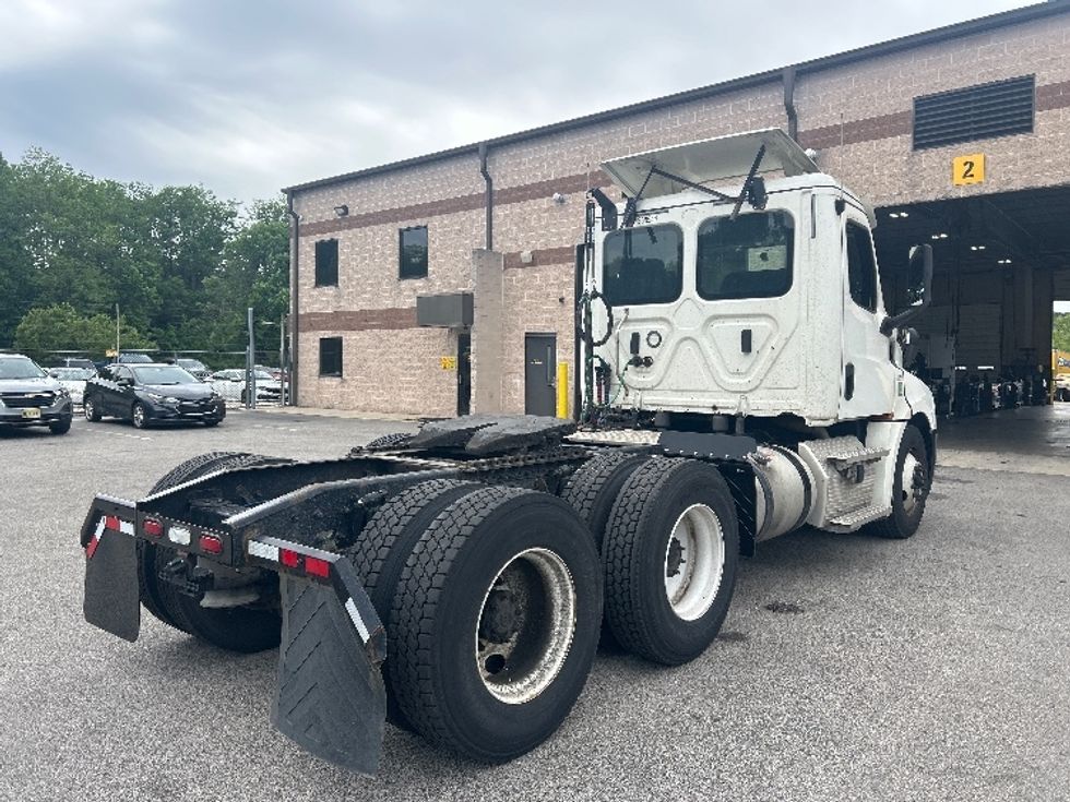 Day Cab Tractor-Heavy Duty Tractors-Freightliner-2020-T12664ST-King Of Prussia-PA-393,724\n\t\tmiles-$ 42,250 - Image 7