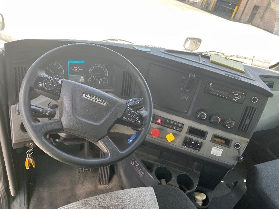 Day Cab Tractor-Heavy Duty Tractors-Freightliner-2020-T12664ST-King Of Prussia-PA-607,347\n\t\tmiles-$ 32,500 - Image 11