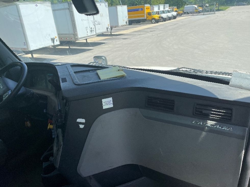 Day Cab Tractor-Heavy Duty Tractors-Freightliner-2020-T12664ST-King Of Prussia-PA-607,347\n\t\tmiles-$ 32,500 - Image 13