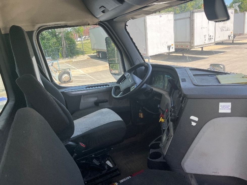 Day Cab Tractor-Heavy Duty Tractors-Freightliner-2020-T12664ST-King Of Prussia-PA-607,347\n\t\tmiles-$ 32,500 - Image 14