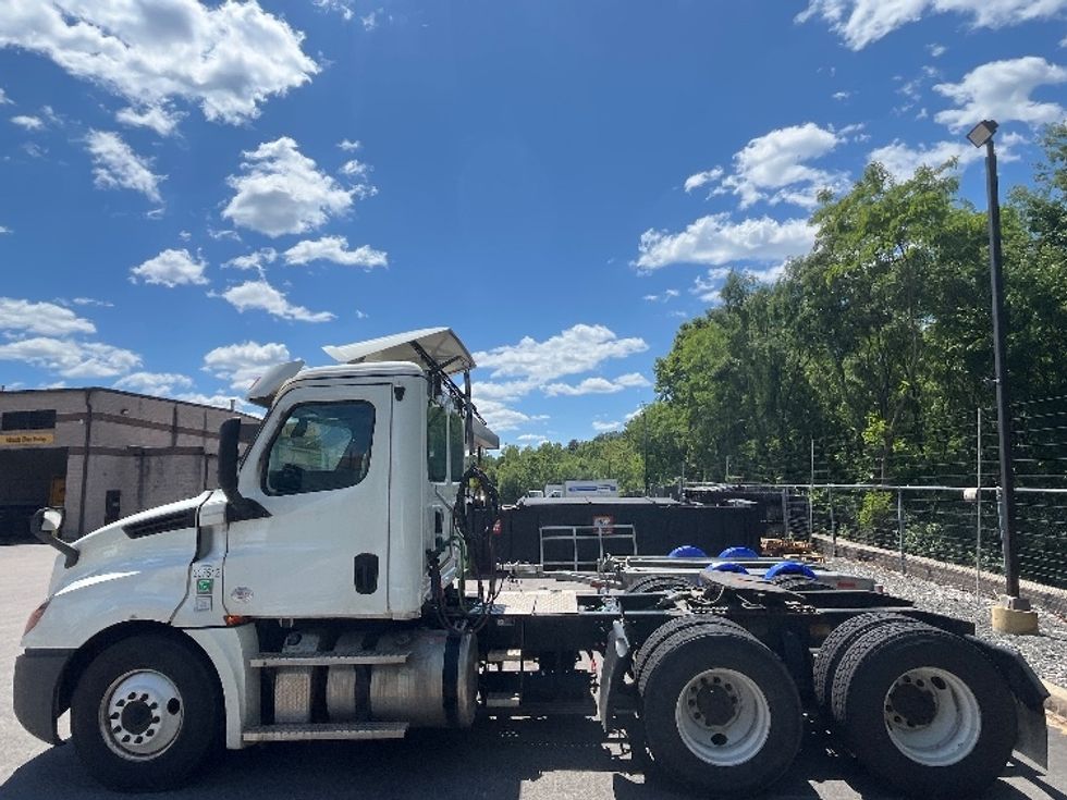 Day Cab Tractor-Heavy Duty Tractors-Freightliner-2020-T12664ST-King Of Prussia-PA-607,347\n\t\tmiles-$ 32,500 - Image 4