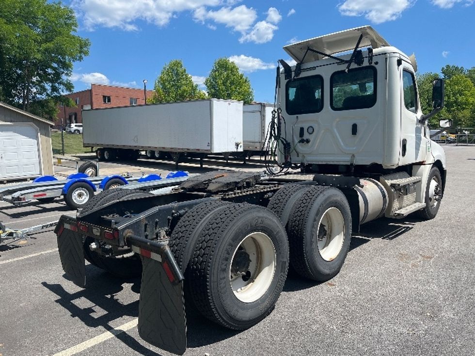 Day Cab Tractor-Heavy Duty Tractors-Freightliner-2020-T12664ST-King Of Prussia-PA-607,347\n\t\tmiles-$ 32,500 - Image 7