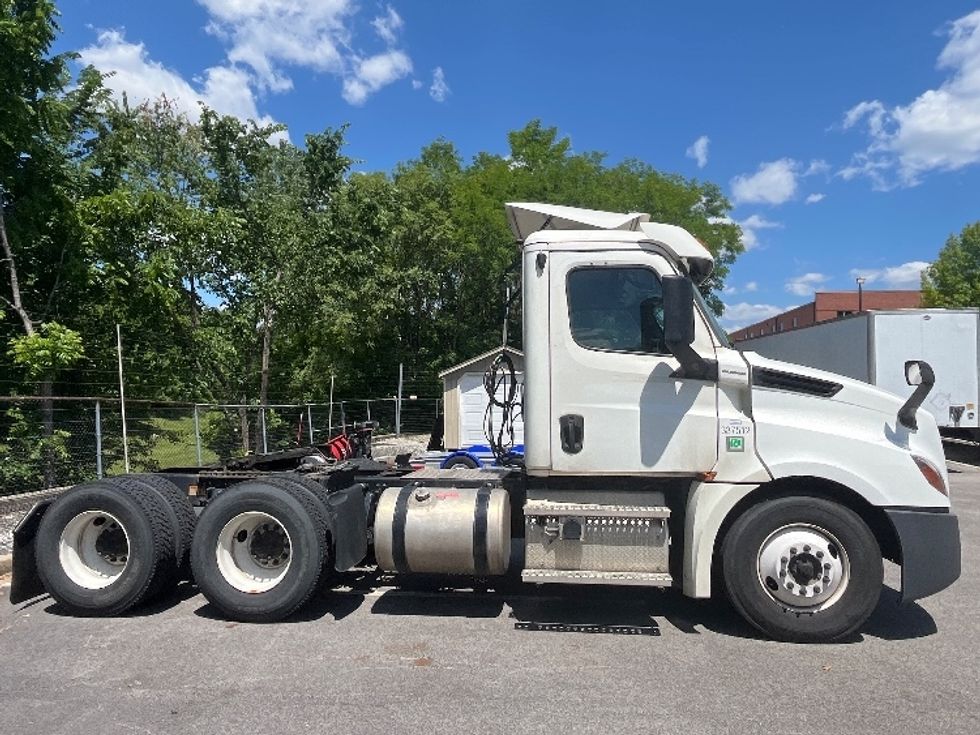 Day Cab Tractor-Heavy Duty Tractors-Freightliner-2020-T12664ST-King Of Prussia-PA-607,347\n\t\tmiles-$ 32,500 - Image 8
