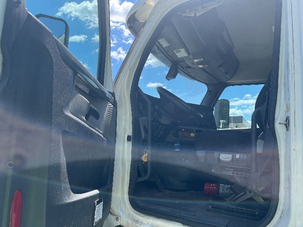 Day Cab Tractor-Heavy Duty Tractors-Freightliner-2020-T12664ST-King Of Prussia-PA-607,347\n\t\tmiles-$ 32,500 - Image 9
