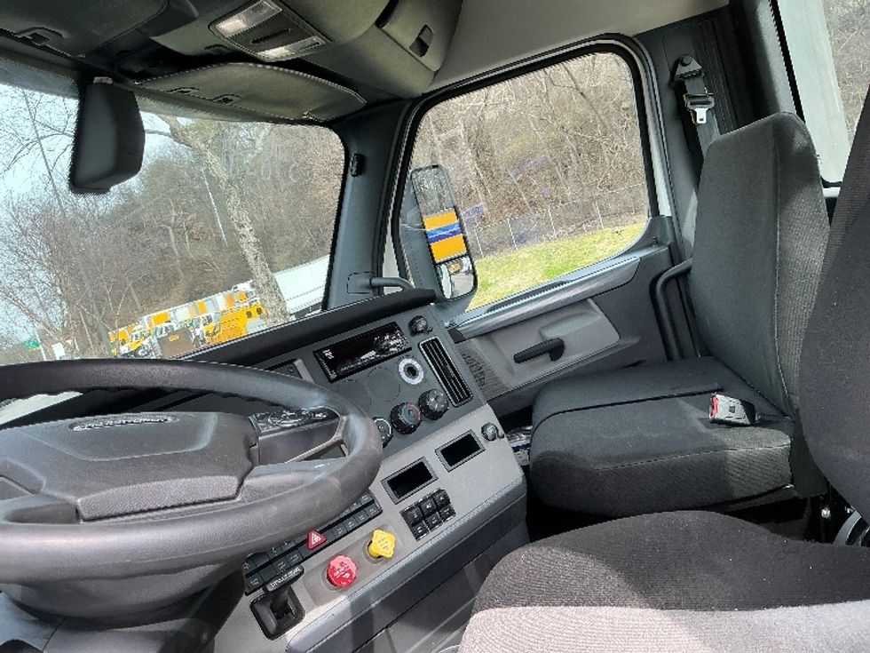 Day Cab Tractor-Heavy Duty Tractors-Freightliner-2020-T12664ST-Knoxville-TN-729,132\n\t\tmiles-$ 27,250 - Image 10