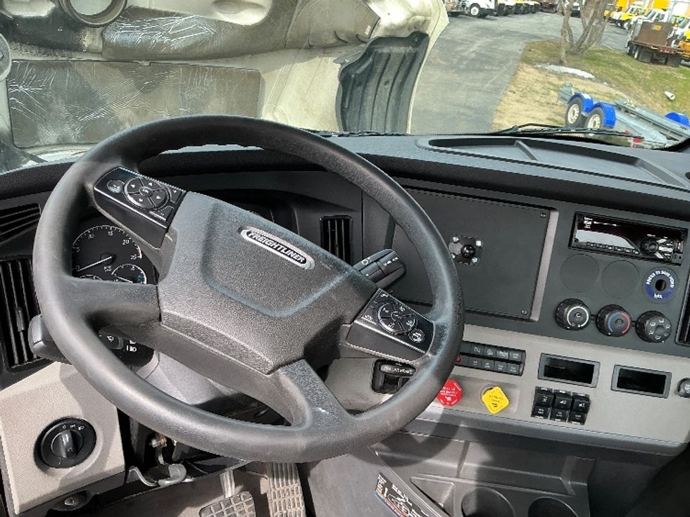 Day Cab Tractor-Heavy Duty Tractors-Freightliner-2020-T12664ST-Knoxville-TN-729,132\n\t\tmiles-$ 27,250 - Image 11