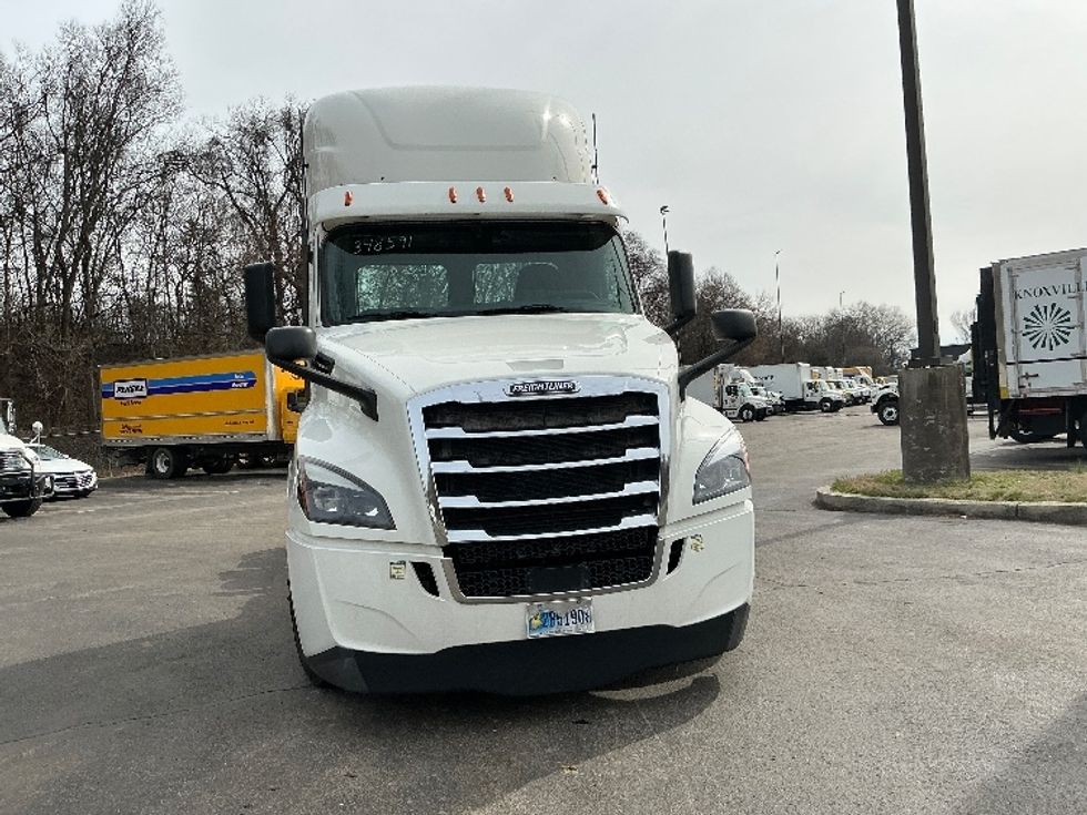 Day Cab Tractor-Heavy Duty Tractors-Freightliner-2020-T12664ST-Knoxville-TN-729,132\n\t\tmiles-$ 27,250 - Image 2