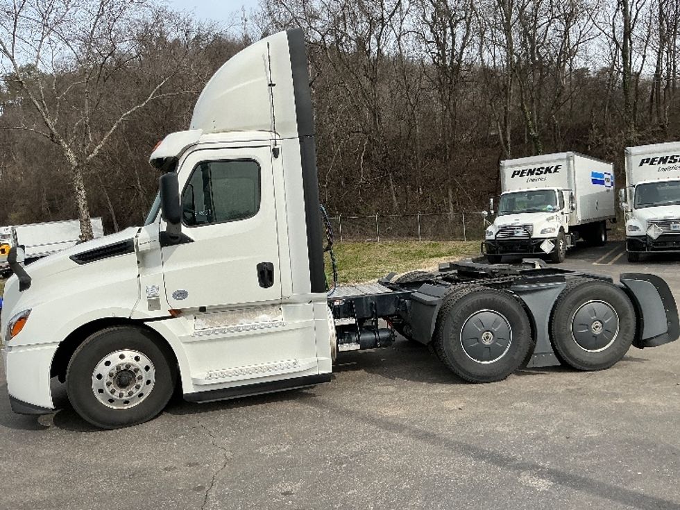 Day Cab Tractor-Heavy Duty Tractors-Freightliner-2020-T12664ST-Knoxville-TN-729,132\n\t\tmiles-$ 27,250 - Image 4