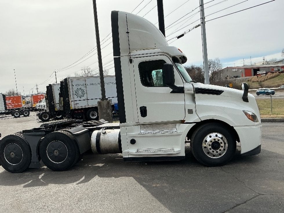 Day Cab Tractor-Heavy Duty Tractors-Freightliner-2020-T12664ST-Knoxville-TN-729,132\n\t\tmiles-$ 27,250 - Image 8