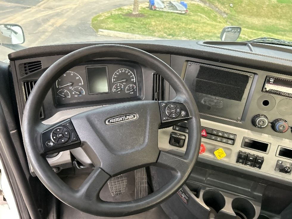 Day Cab Tractor-Heavy Duty Tractors-Freightliner-2020-T12664ST-Knoxville-TN-741,164\n\t\tmiles-$ 27,250 - Image 11