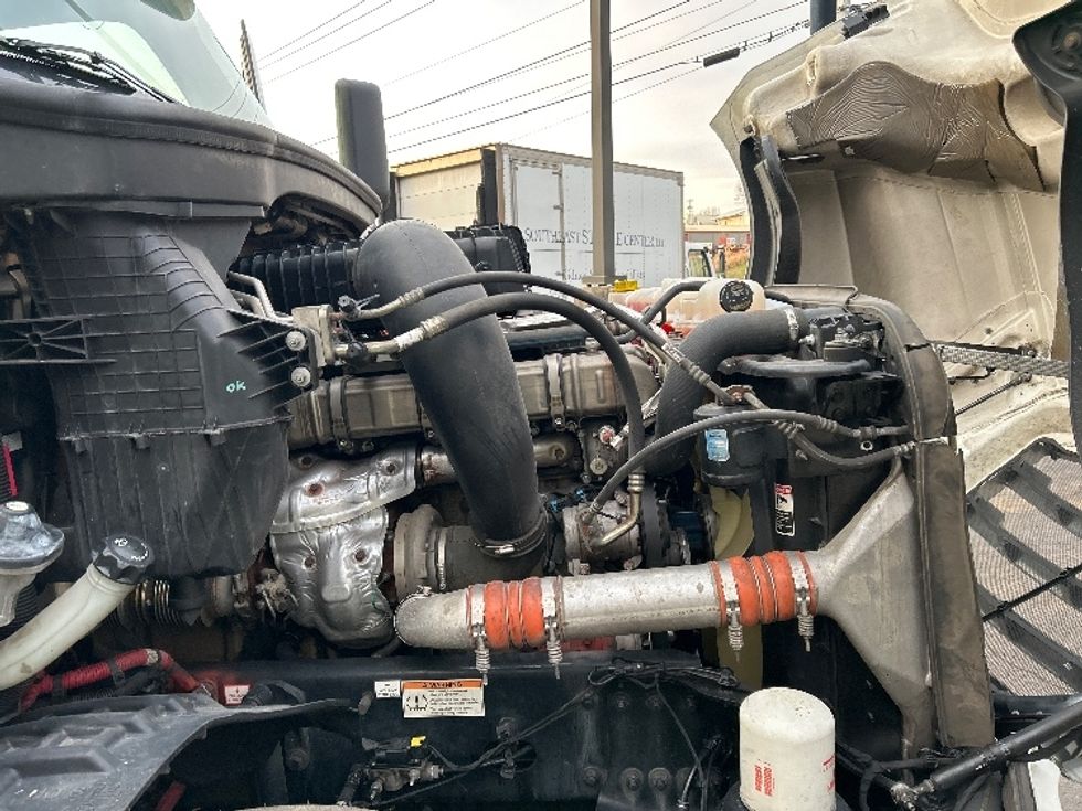 Day Cab Tractor-Heavy Duty Tractors-Freightliner-2020-T12664ST-Knoxville-TN-741,164\n\t\tmiles-$ 27,250 - Image 15