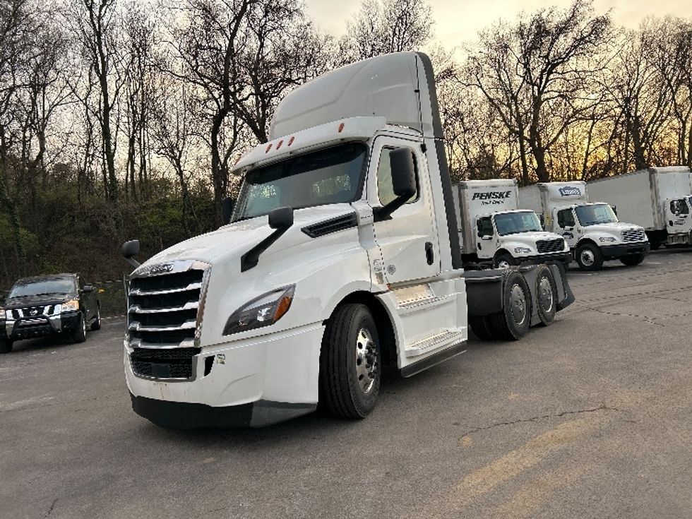 Day Cab Tractor-Heavy Duty Tractors-Freightliner-2020-T12664ST-Knoxville-TN-741,164\n\t\tmiles-$ 27,250 - Image 3