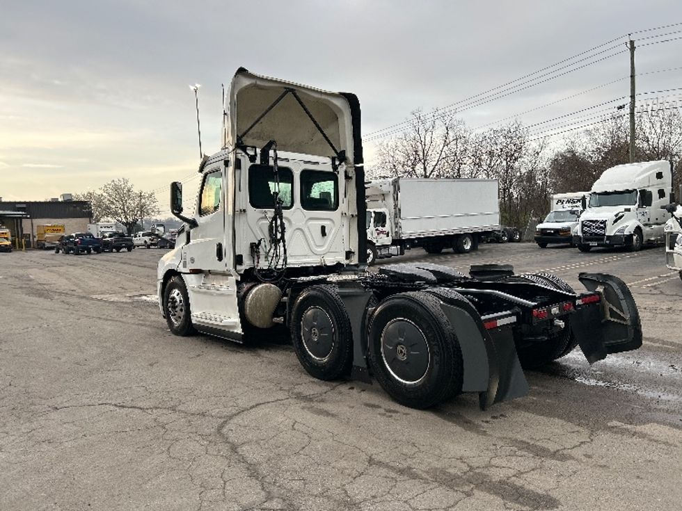 Day Cab Tractor-Heavy Duty Tractors-Freightliner-2020-T12664ST-Knoxville-TN-741,164\n\t\tmiles-$ 27,250 - Image 5