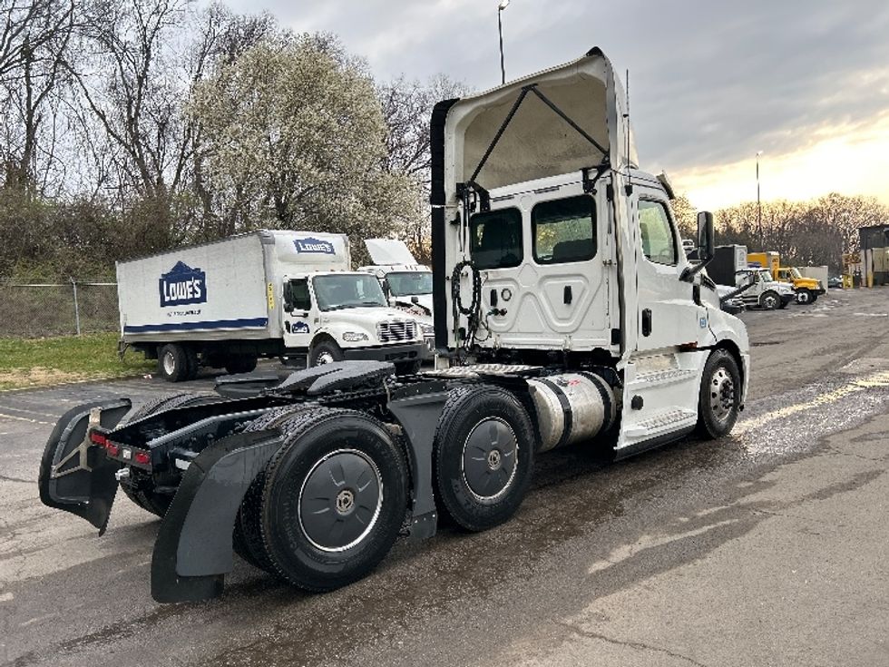 Day Cab Tractor-Heavy Duty Tractors-Freightliner-2020-T12664ST-Knoxville-TN-741,164\n\t\tmiles-$ 27,250 - Image 7