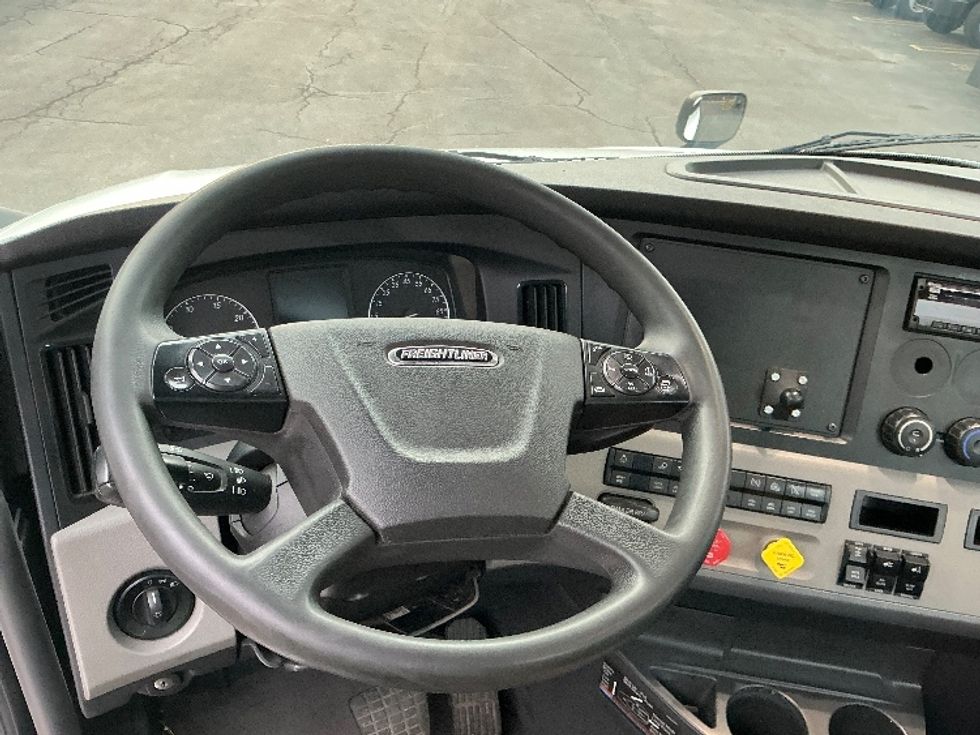 Day Cab Tractor-Heavy Duty Tractors-Freightliner-2020-T12664ST-Knoxville-TN-774,142\n\t\tmiles-$ 27,250 - Image 11