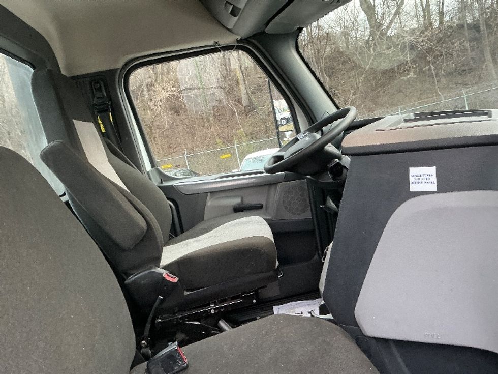 Day Cab Tractor-Heavy Duty Tractors-Freightliner-2020-T12664ST-Knoxville-TN-774,142\n\t\tmiles-$ 27,250 - Image 14