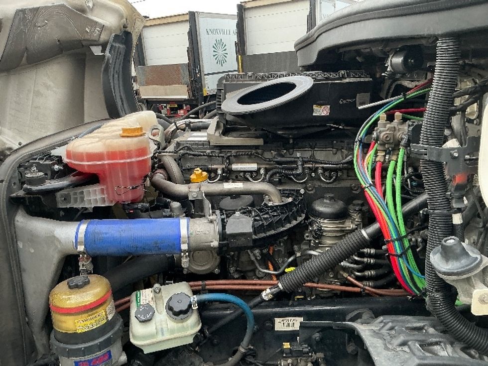 Day Cab Tractor-Heavy Duty Tractors-Freightliner-2020-T12664ST-Knoxville-TN-774,142\n\t\tmiles-$ 27,250 - Image 16