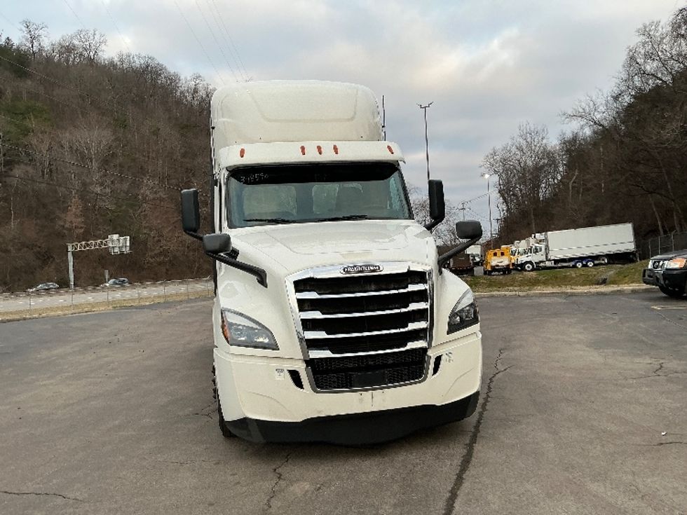 Day Cab Tractor-Heavy Duty Tractors-Freightliner-2020-T12664ST-Knoxville-TN-774,142\n\t\tmiles-$ 27,250 - Image 2