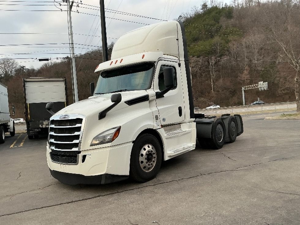 Day Cab Tractor-Heavy Duty Tractors-Freightliner-2020-T12664ST-Knoxville-TN-774,142\n\t\tmiles-$ 27,250 - Image 3