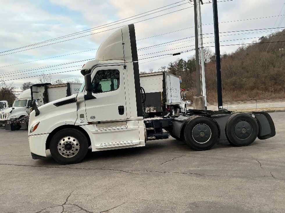 Day Cab Tractor-Heavy Duty Tractors-Freightliner-2020-T12664ST-Knoxville-TN-774,142\n\t\tmiles-$ 27,250 - Image 4