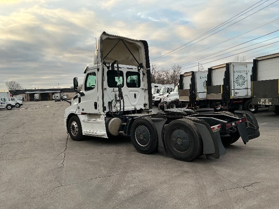 Day Cab Tractor-Heavy Duty Tractors-Freightliner-2020-T12664ST-Knoxville-TN-774,142\n\t\tmiles-$ 27,250 - Image 5