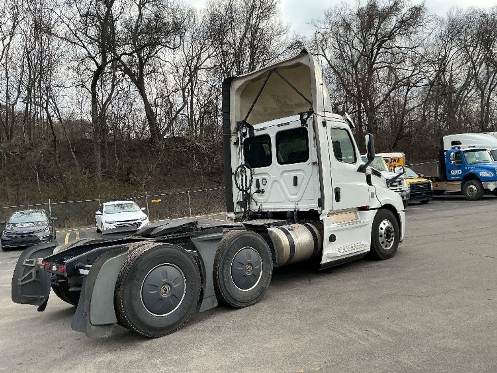 Day Cab Tractor-Heavy Duty Tractors-Freightliner-2020-T12664ST-Knoxville-TN-774,142\n\t\tmiles-$ 27,250 - Image 7