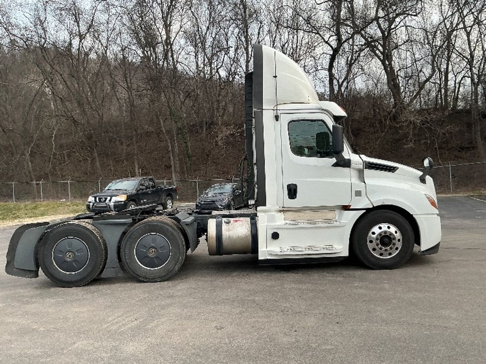 Day Cab Tractor-Heavy Duty Tractors-Freightliner-2020-T12664ST-Knoxville-TN-774,142\n\t\tmiles-$ 27,250 - Image 8