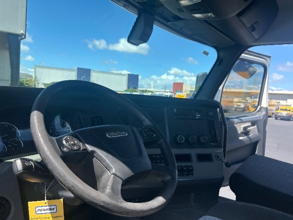 Day Cab Tractor-Heavy Duty Tractors-Freightliner-2020-T12664ST-La Mirada-CA-202,798\n\t\tmiles-$ 60,000 - Image 10