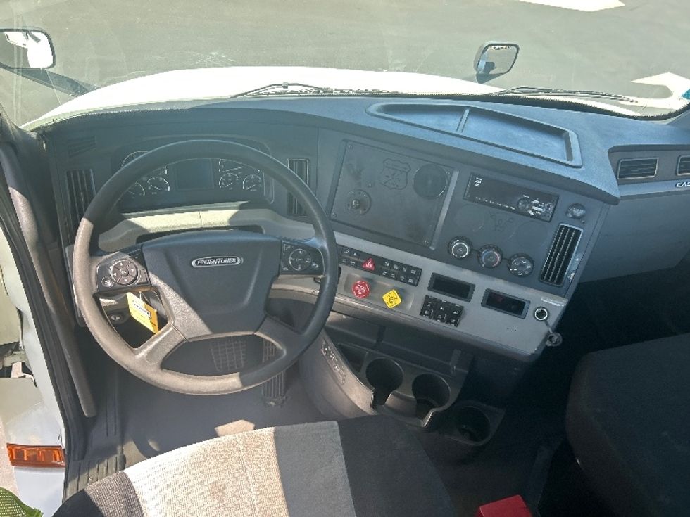 Day Cab Tractor-Heavy Duty Tractors-Freightliner-2020-T12664ST-La Mirada-CA-202,798\n\t\tmiles-$ 60,000 - Image 11